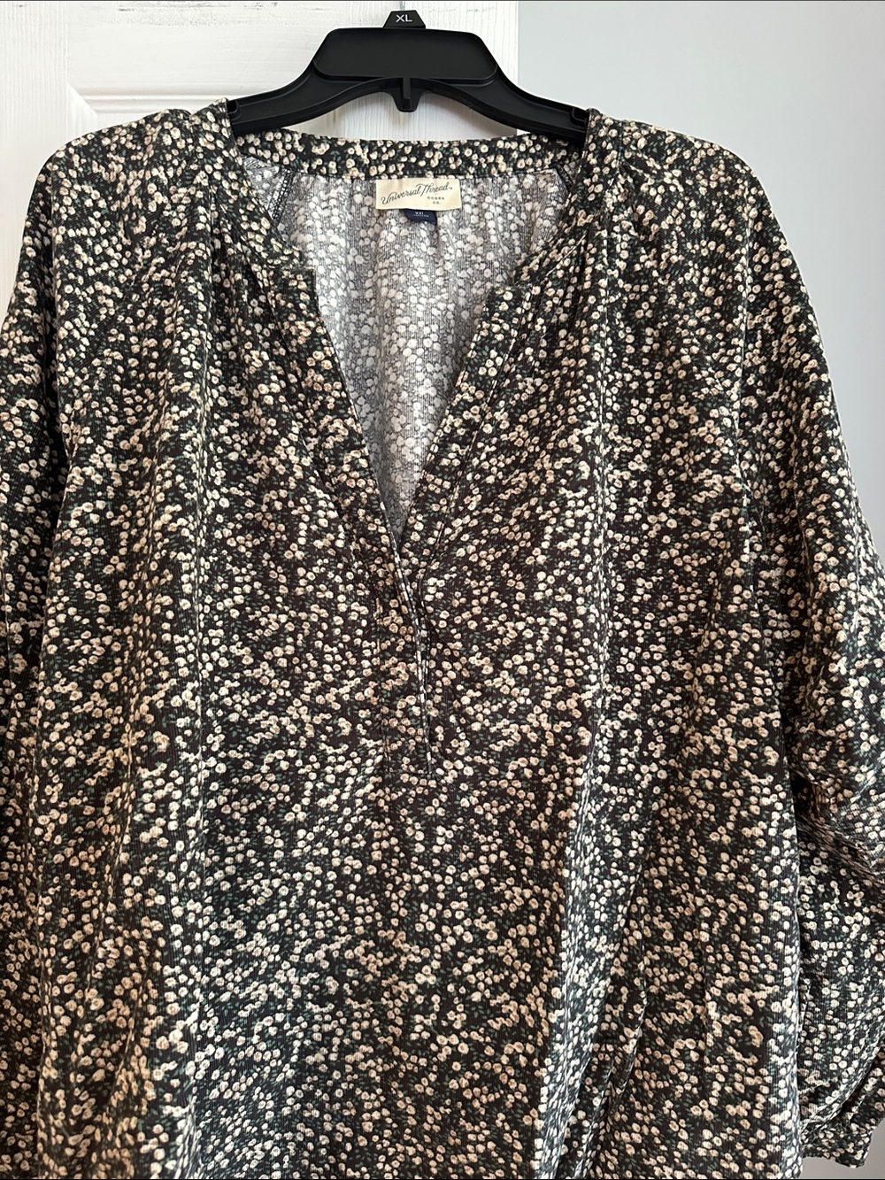 Universal Thread Corded Black Top with Cream Floral Dot Print XXL